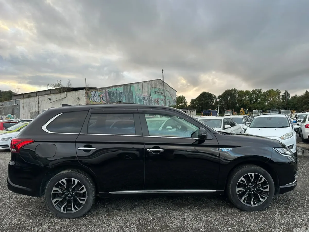 Mitsubishi Outlander SUV, Petrol, 2015, Black
