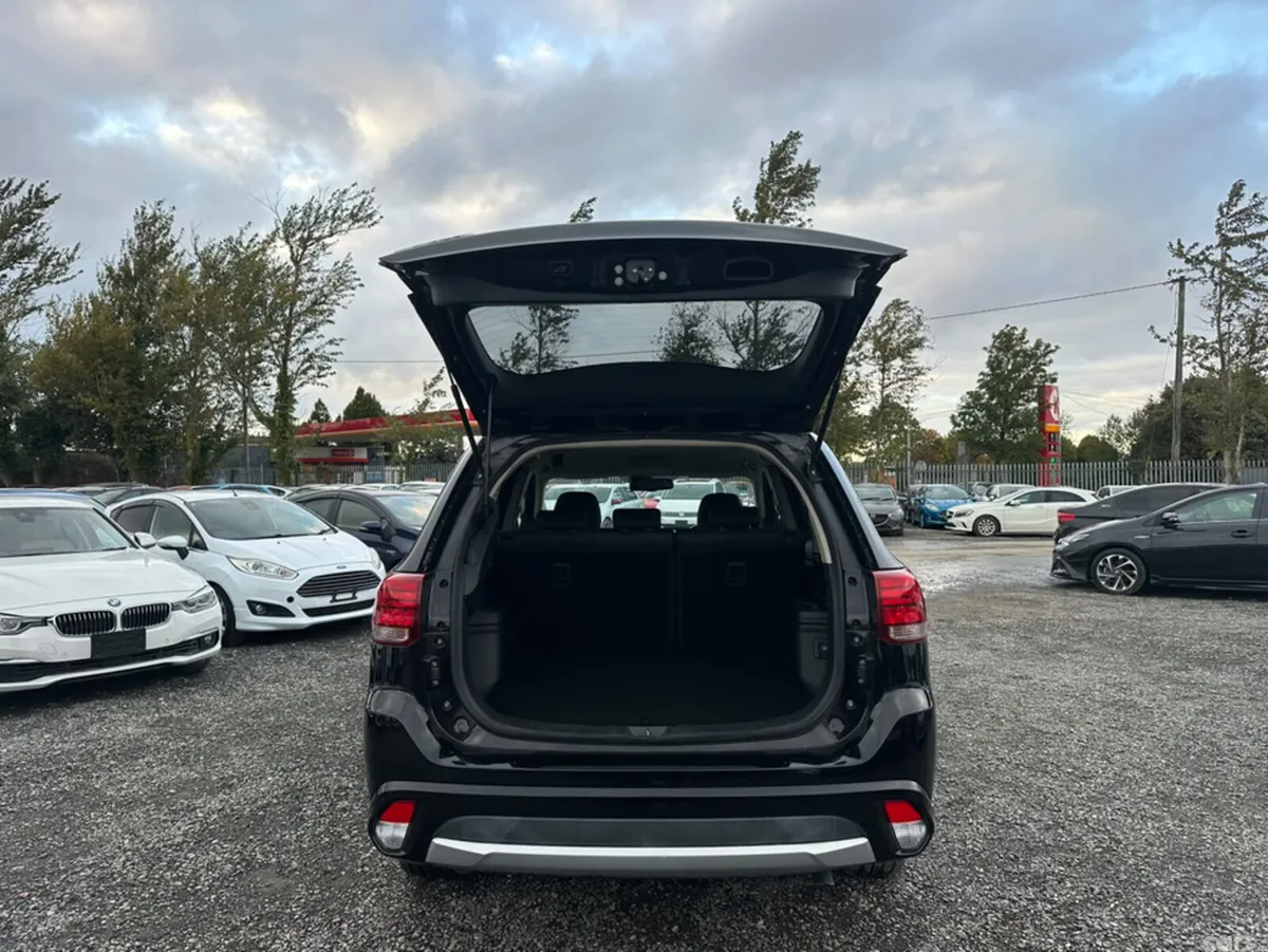 Mitsubishi Outlander SUV, Petrol, 2015, Black