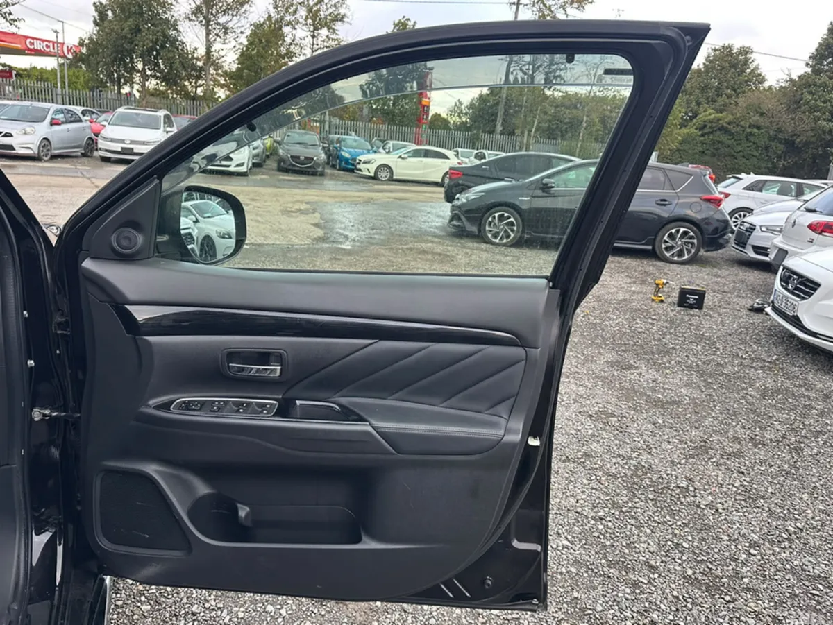 Mitsubishi Outlander SUV, Petrol, 2015, Black