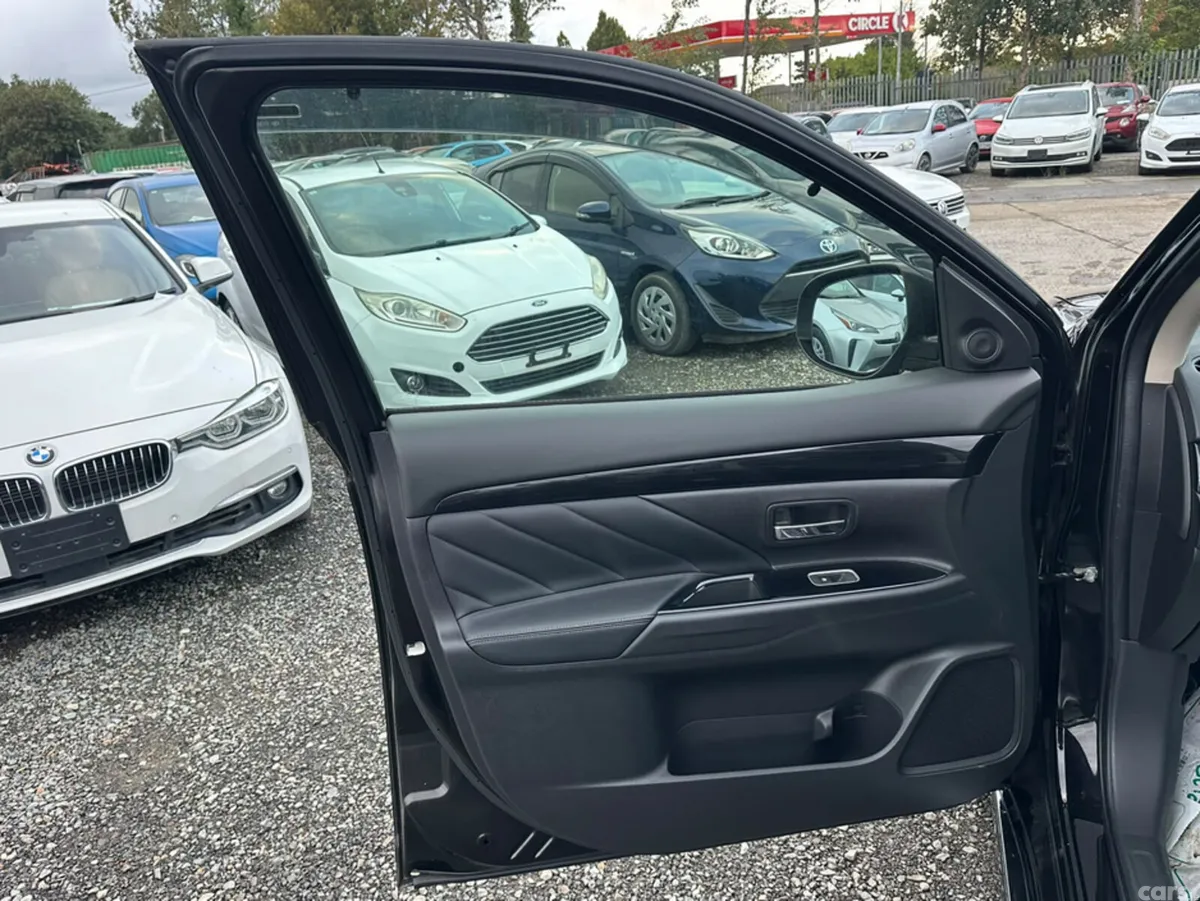 Mitsubishi Outlander SUV, Petrol, 2015, Black