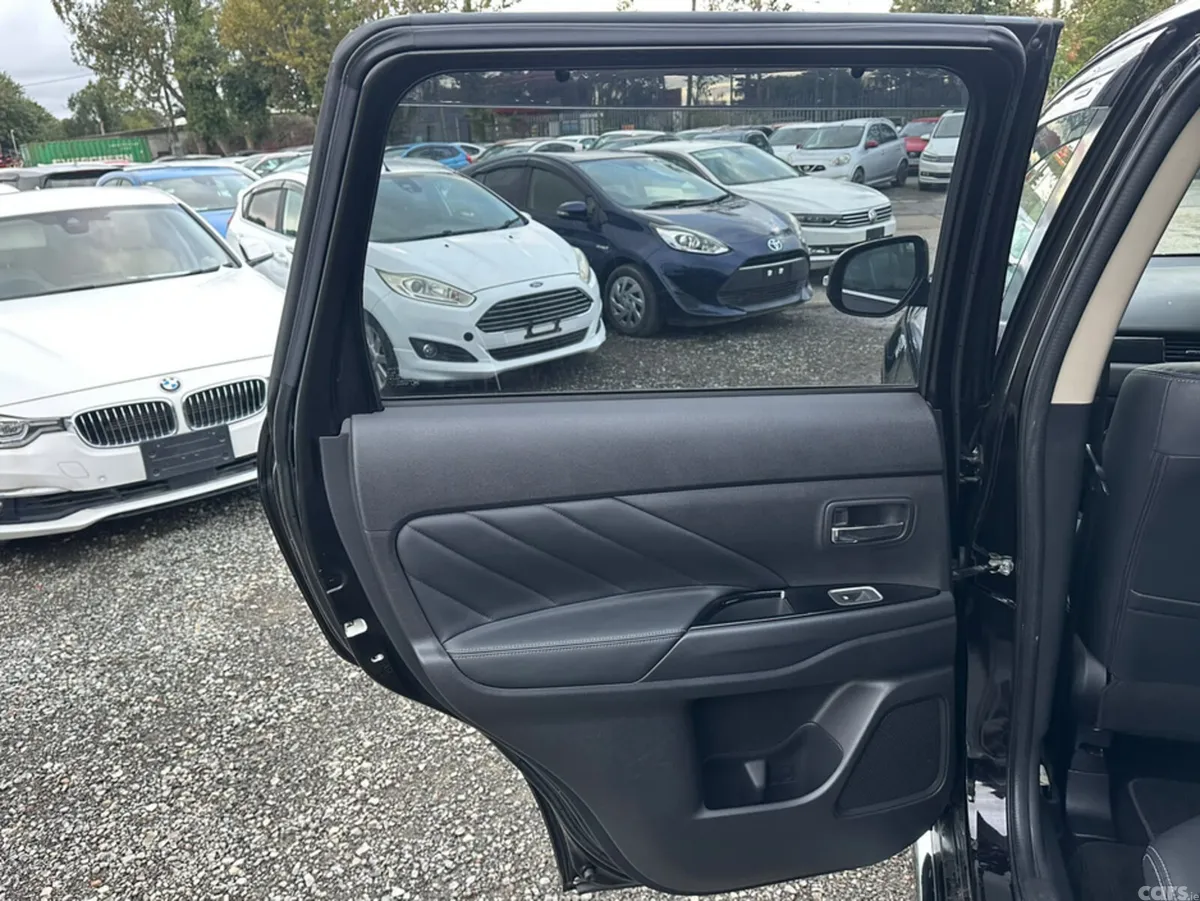 Mitsubishi Outlander SUV, Petrol, 2015, Black