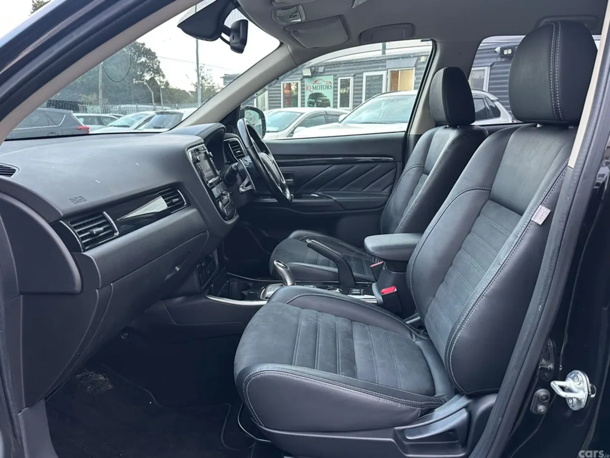 Mitsubishi Outlander SUV, Petrol, 2015, Black