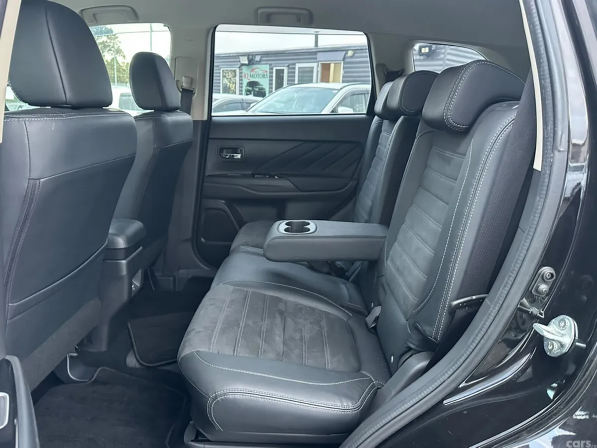 Mitsubishi Outlander SUV, Petrol, 2015, Black