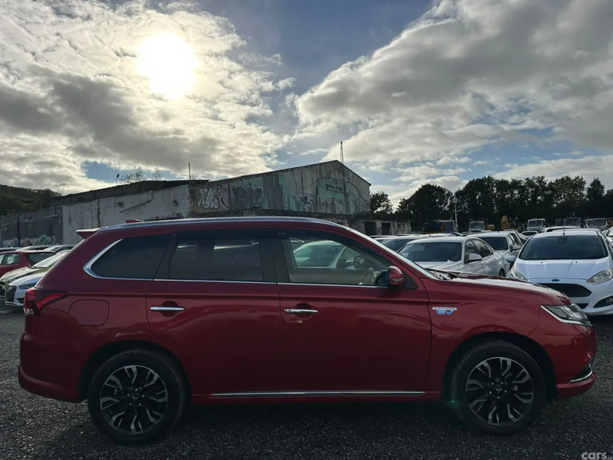 Mitsubishi Outlander SUV, Petrol Plug-in Hybrid, 2015, Red