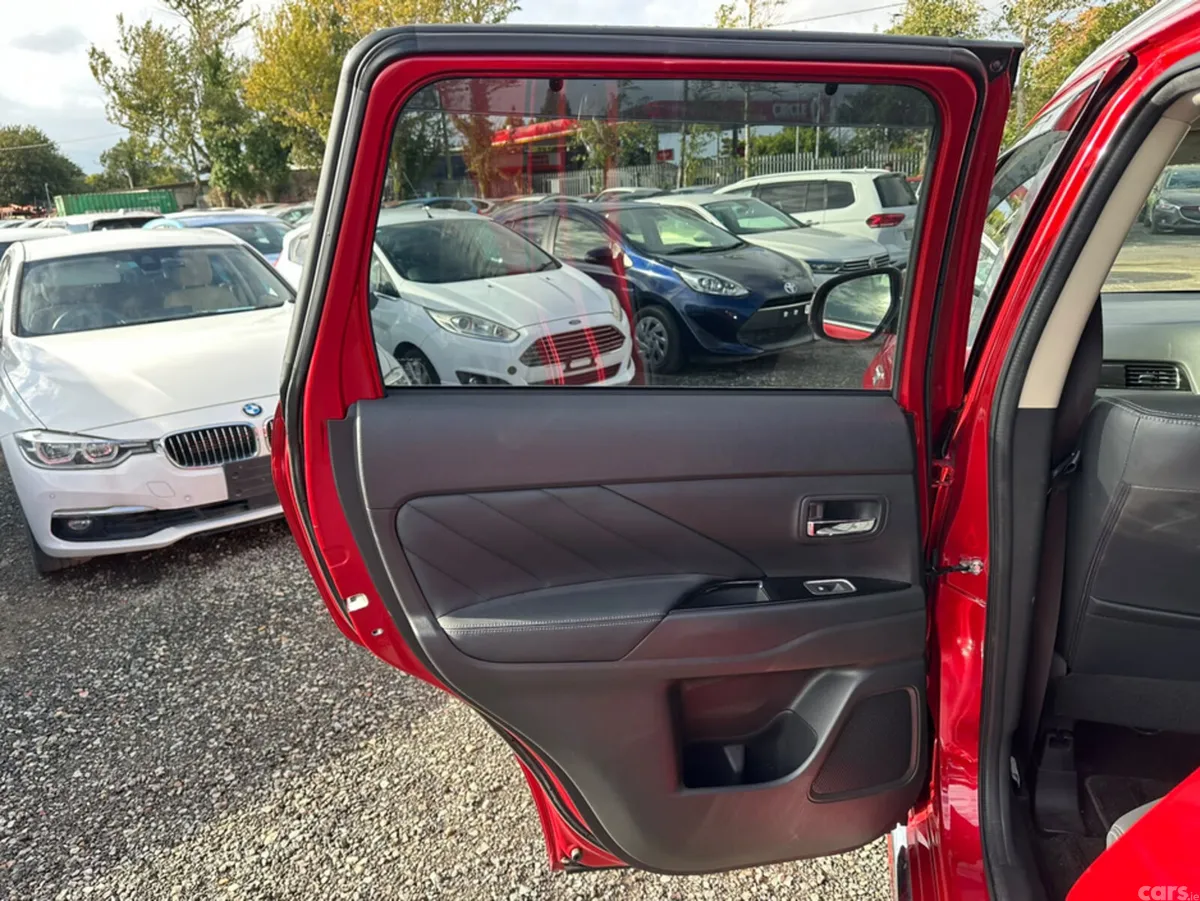 Mitsubishi Outlander SUV, Petrol Plug-in Hybrid, 2015, Red