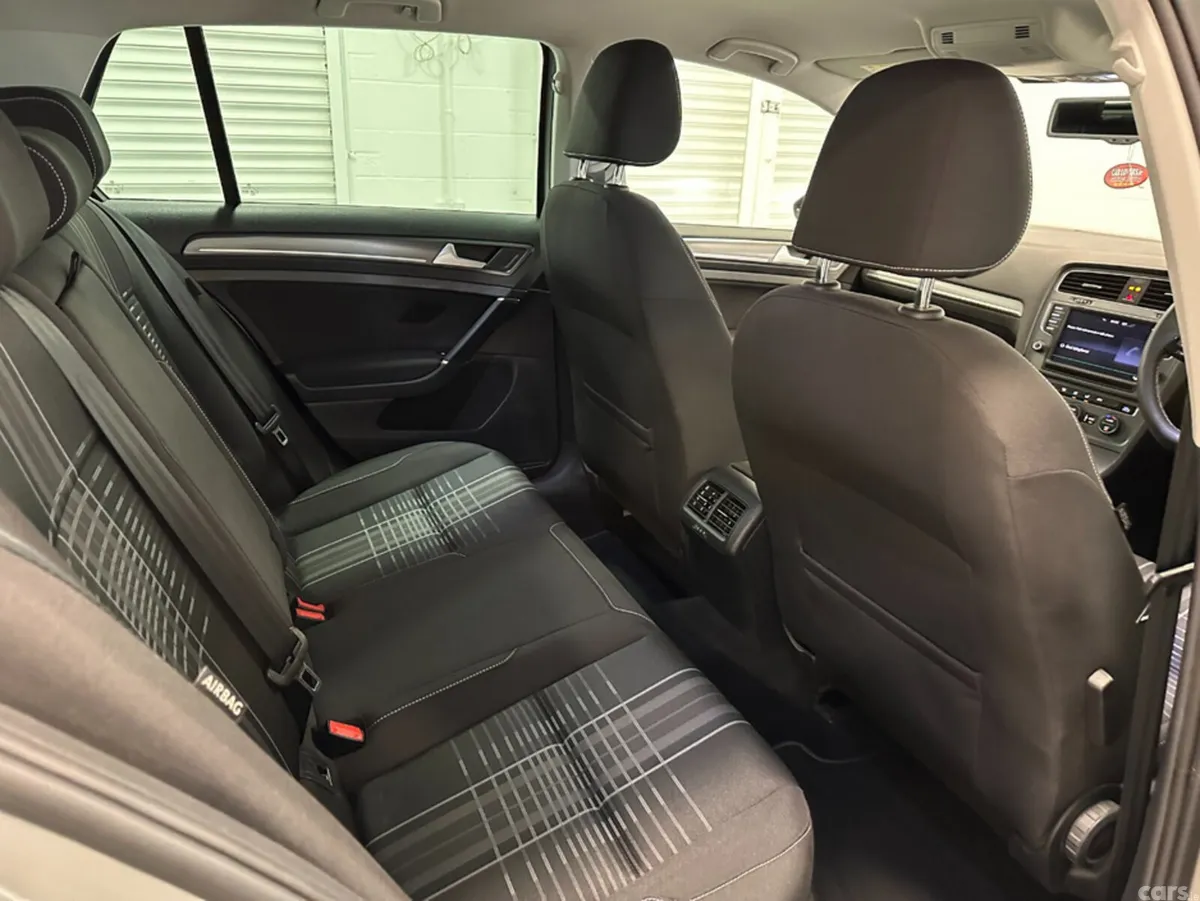 Volkswagen Golf Hatchback, Petrol, 2016, Silver