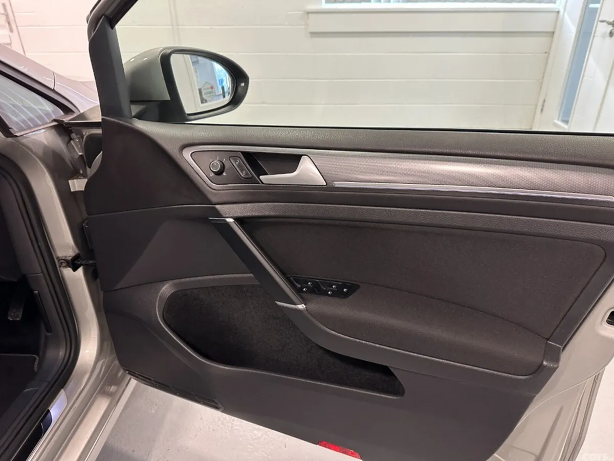 Volkswagen Golf Hatchback, Petrol, 2016, Silver