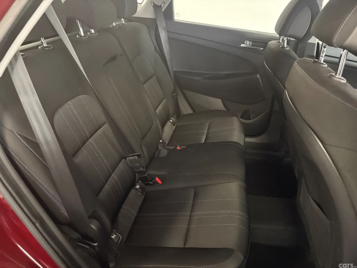 Hyundai Tucson MPV, Petrol, 2016, Red