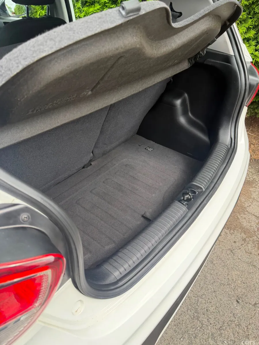 Hyundai i10 Hatchback, Petrol, 2019, White