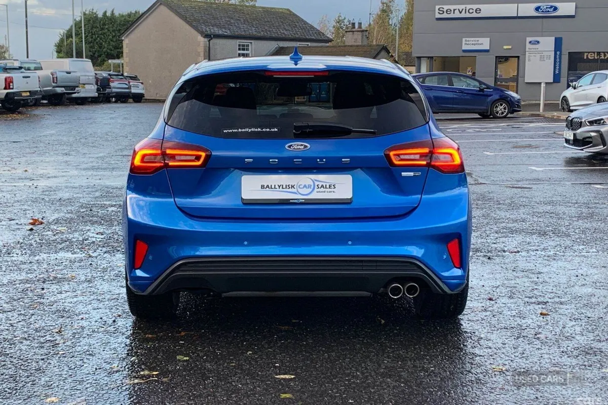 Ford Focus Hatchback, Petrol Hybrid, 2023, Blue