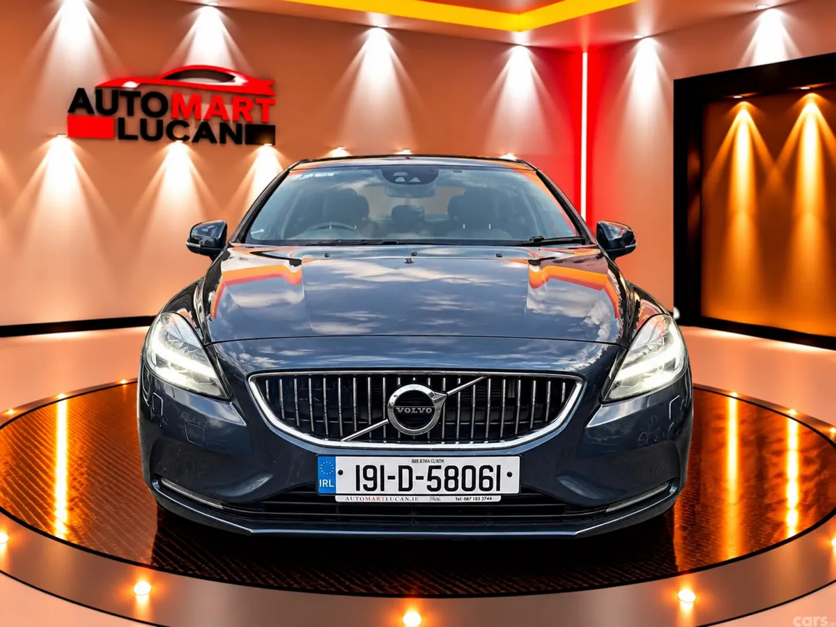 Volvo V40 Hatchback, Diesel, 2019, Blue