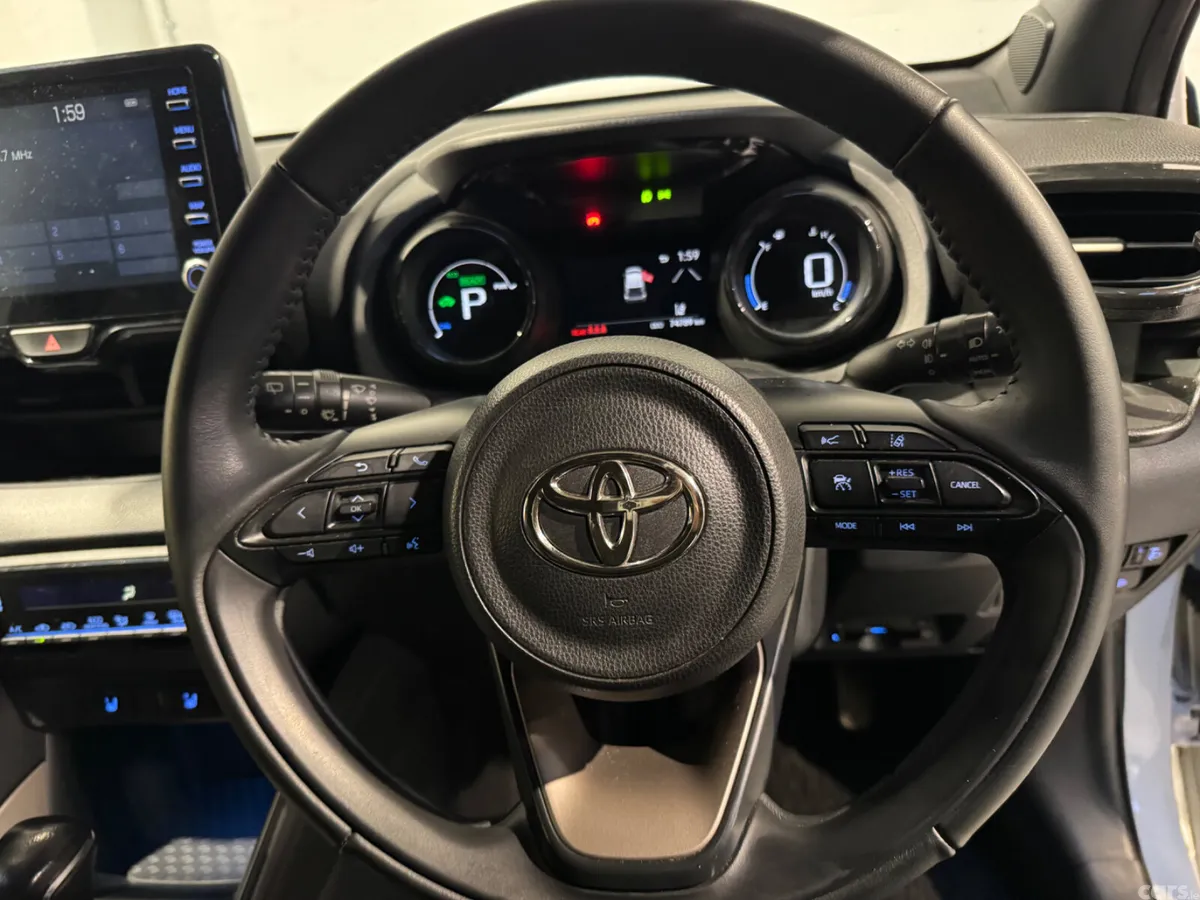 Toyota Yaris Hatchback, Petrol Hybrid, 2020, White