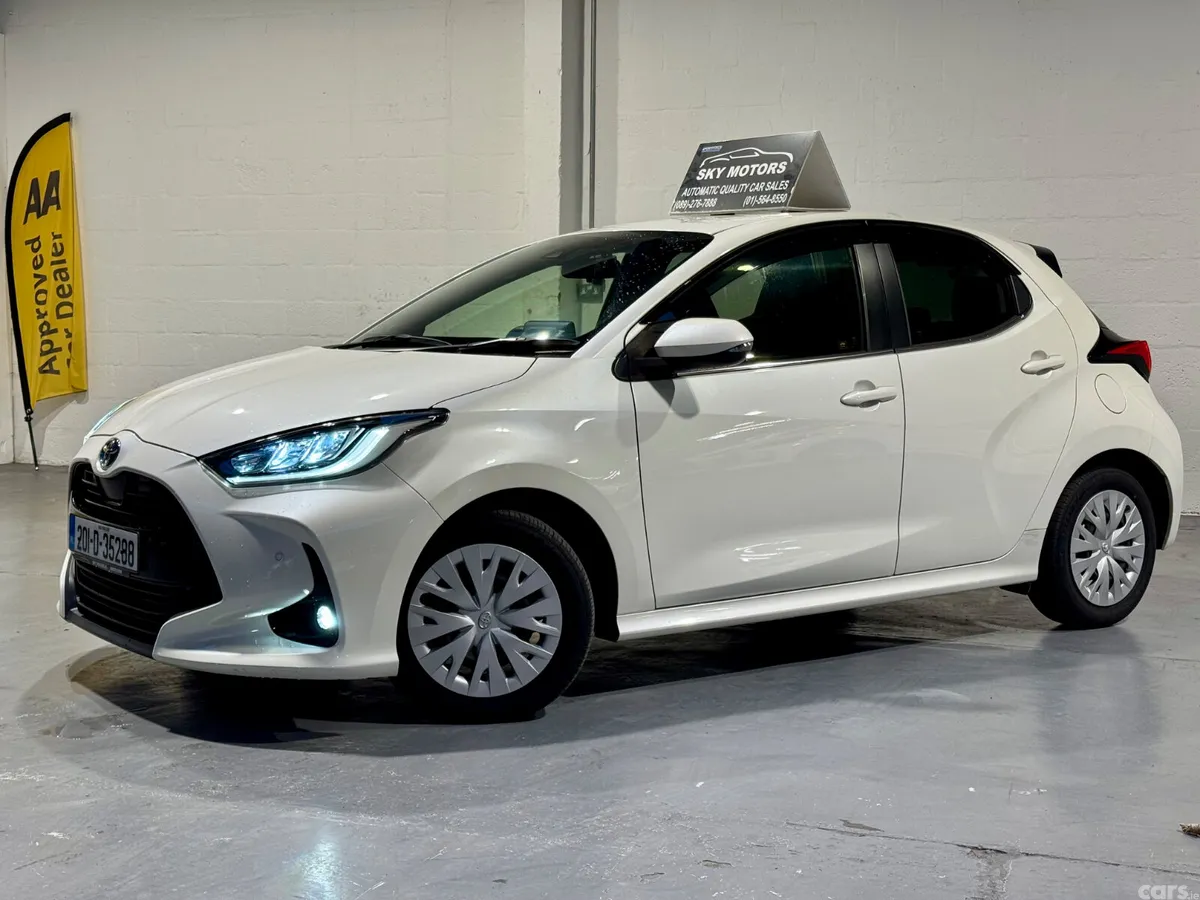 Toyota Yaris Hatchback, Petrol Hybrid, 2020, White