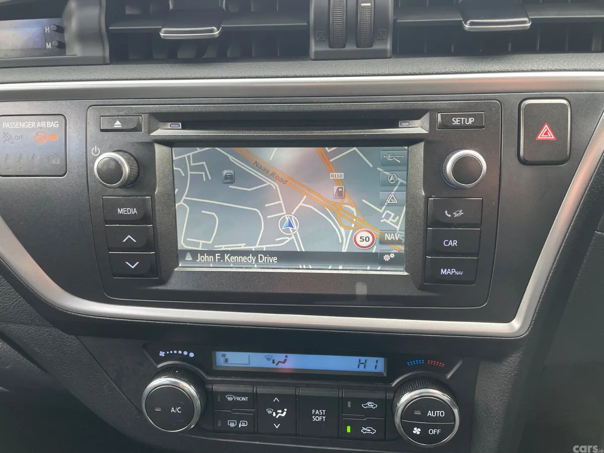 Toyota Auris Hatchback, Petrol Hybrid, 2015, Red