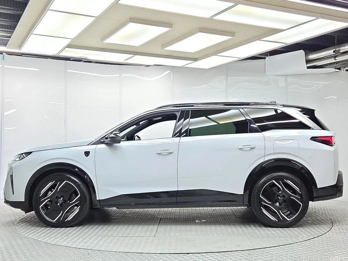 Peugeot 5008 SUV, Electric, 2025, White