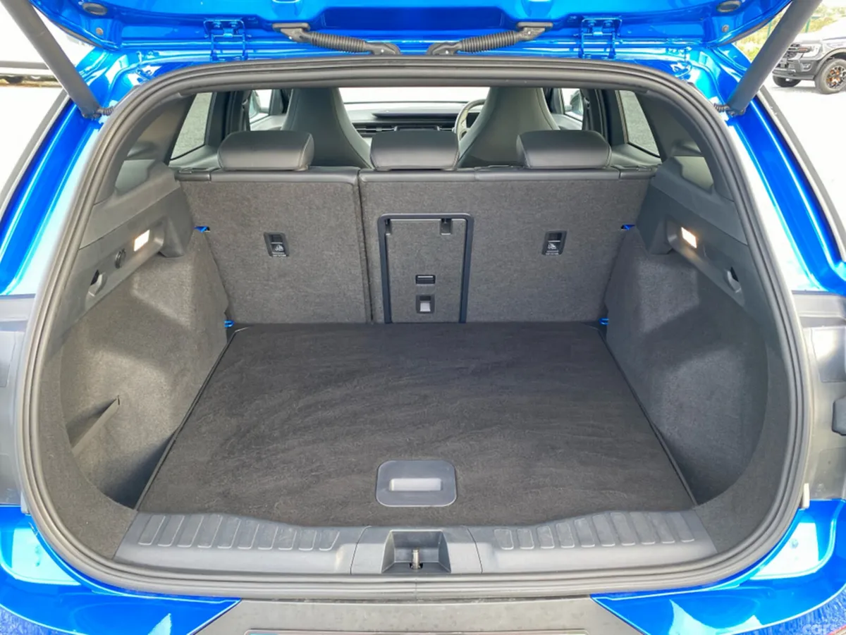Ford Explorer SUV, Electric, 2025, Blue