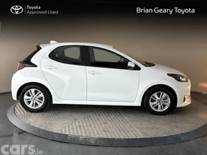 Toyota Yaris Hatchback, Petrol Hybrid, 2023, White