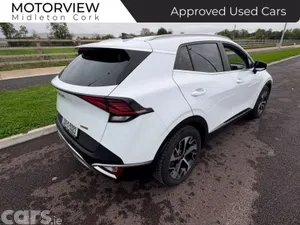 Kia Sportage SUV, Diesel Hybrid, 2023, White
