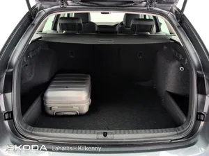 Skoda Octavia Saloon, Diesel, 2027, Grey