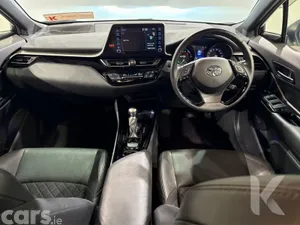 Toyota C-HR SUV, Petrol Hybrid, 2021, White
