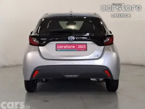 Toyota Yaris Hatchback, Petrol Hybrid, 2023, Silver