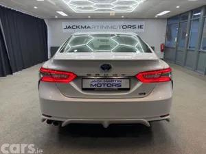 Toyota Camry Saloon, Petrol Hybrid, 2019, White
