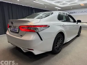 Toyota Camry Saloon, Petrol Hybrid, 2019, White