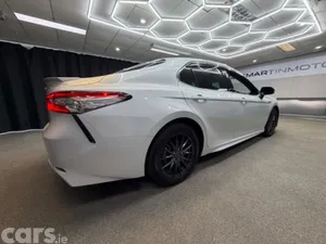 Toyota Camry Saloon, Petrol Hybrid, 2019, White