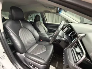 Toyota Camry Saloon, Petrol Hybrid, 2019, White