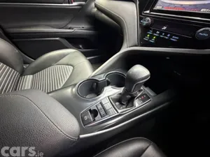 Toyota Camry Saloon, Petrol Hybrid, 2019, White