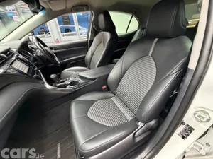 Toyota Camry Saloon, Petrol Hybrid, 2019, White