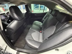 Toyota Camry Saloon, Petrol Hybrid, 2019, White