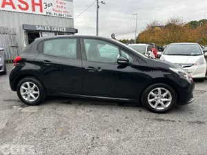 Peugeot 208 Hatchback, Petrol, 2016, Black