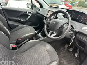Peugeot 208 Hatchback, Petrol, 2016, Black