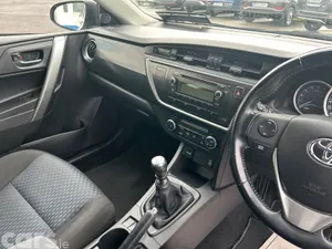 Toyota Auris Hatchback, Diesel, 2014, Silver