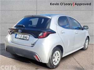 Toyota Yaris Hatchback, Petrol Hybrid, 2021, Silver