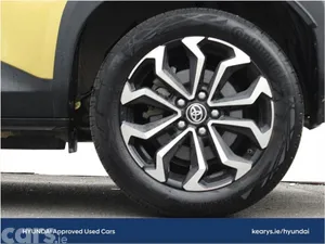 Toyota Yaris Cross Hatchback, Petrol Hybrid, 2024, Yellow
