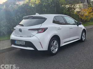 Toyota Corolla Hatchback, Petrol Hybrid, 2021, White