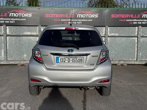 Toyota Yaris Hatchback, Petrol Hybrid, 2013, Silver