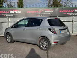 Toyota Yaris Hatchback, Petrol Hybrid, 2013, Silver