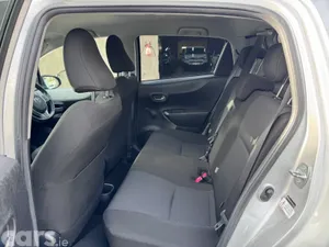 Toyota Yaris Hatchback, Petrol Hybrid, 2013, Silver