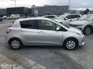 Toyota Vitz Hatchback, Petrol, 2018, Silver