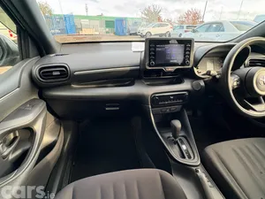 Toyota Yaris Hatchback, Petrol Hybrid, 2021, Silver