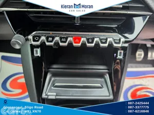 Peugeot 2008 MPV, Petrol, 2023, Red