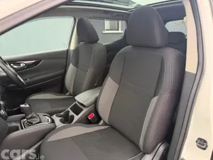 Nissan Qashqai MPV, Petrol, 2021, White