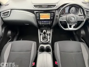 Nissan Qashqai MPV, Petrol, 2021, White