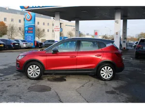 SEAT Arona Hatchback, Petrol, 2019, Red