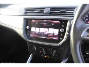 SEAT Arona Hatchback, Petrol, 2019, Red