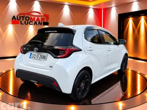 Toyota Yaris Hatchback, Petrol Hybrid, 2022, White