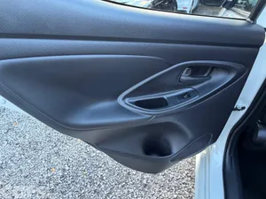 Toyota Yaris Hatchback, Petrol Hybrid, 2022, White